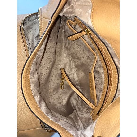 MICHAEL KORS, CAMEL PEBBLED LEATHER SHOULDER BAG WITH CHARM - Picture 12 of 16